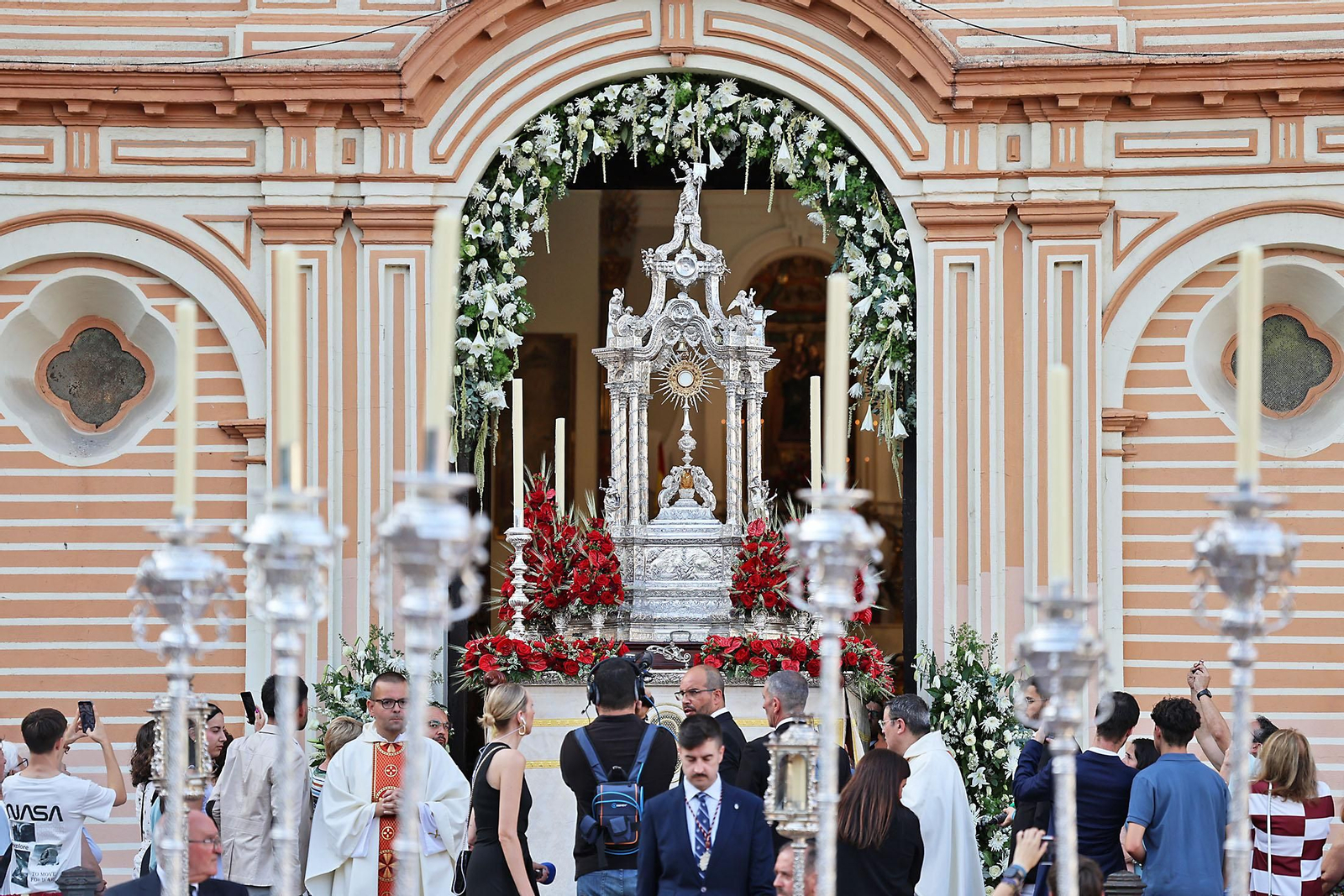 Imágenes de la procesión del Corpus Christi por las calles de Huelva
