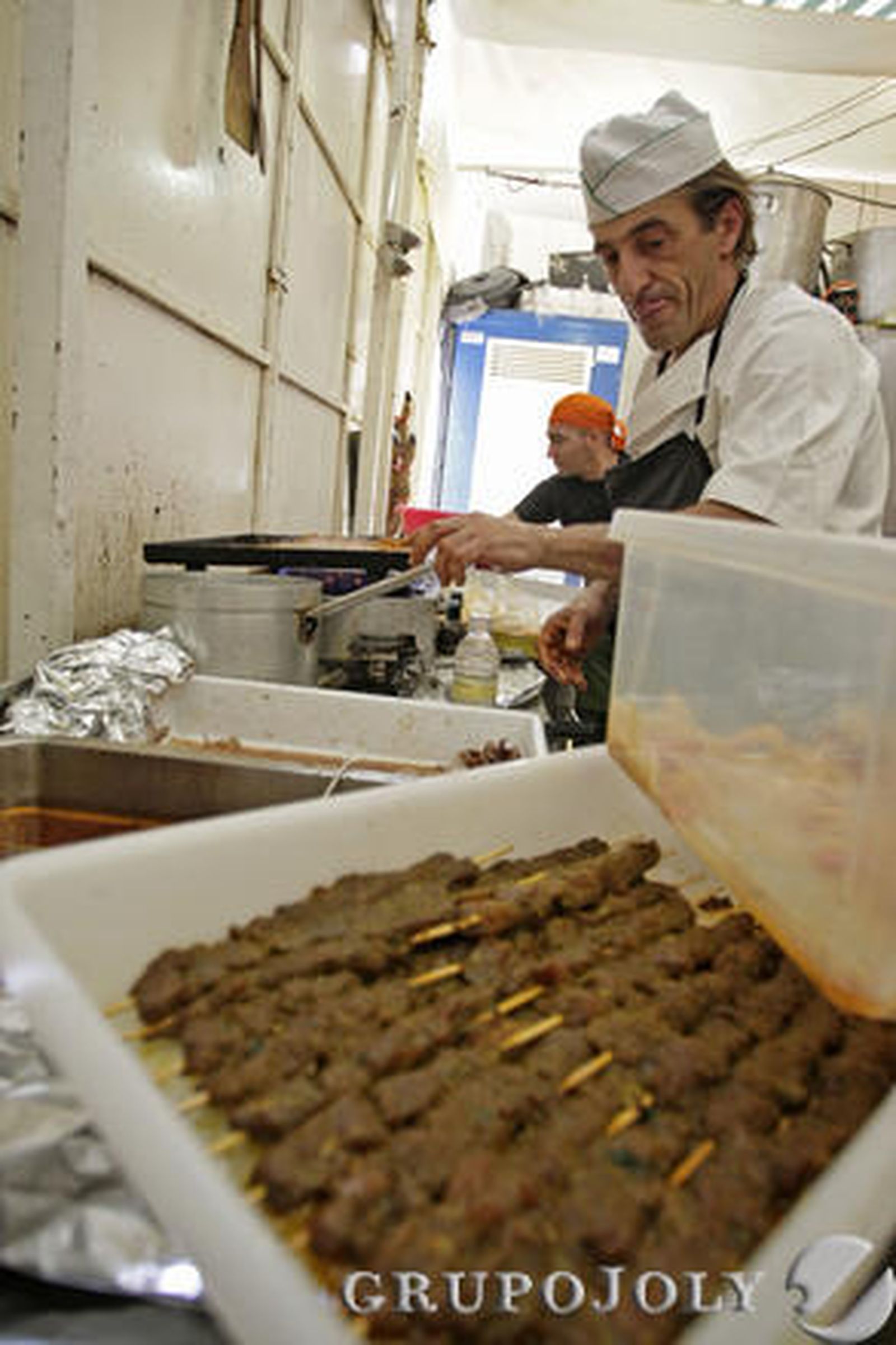 Nada como un buen plato de jamón y una copita manzanilla para refrescar la jornada de feria.

Foto: Erasmo Fenoy