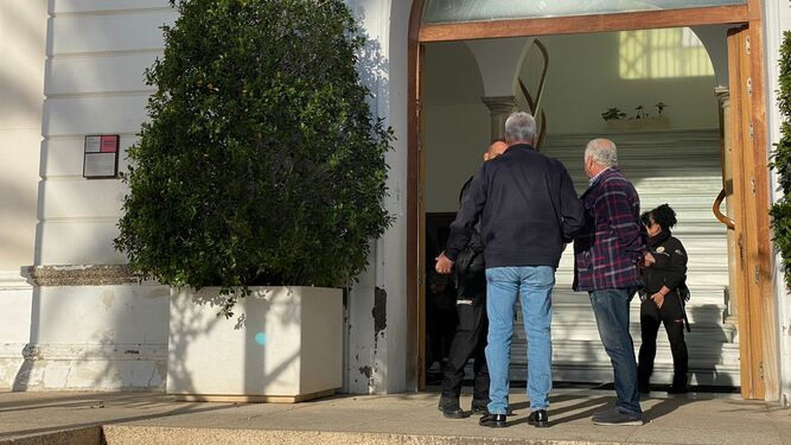 Un ciudadano que había sido víctima de un robo avisó a los vigilantes del Ayuntamiento.