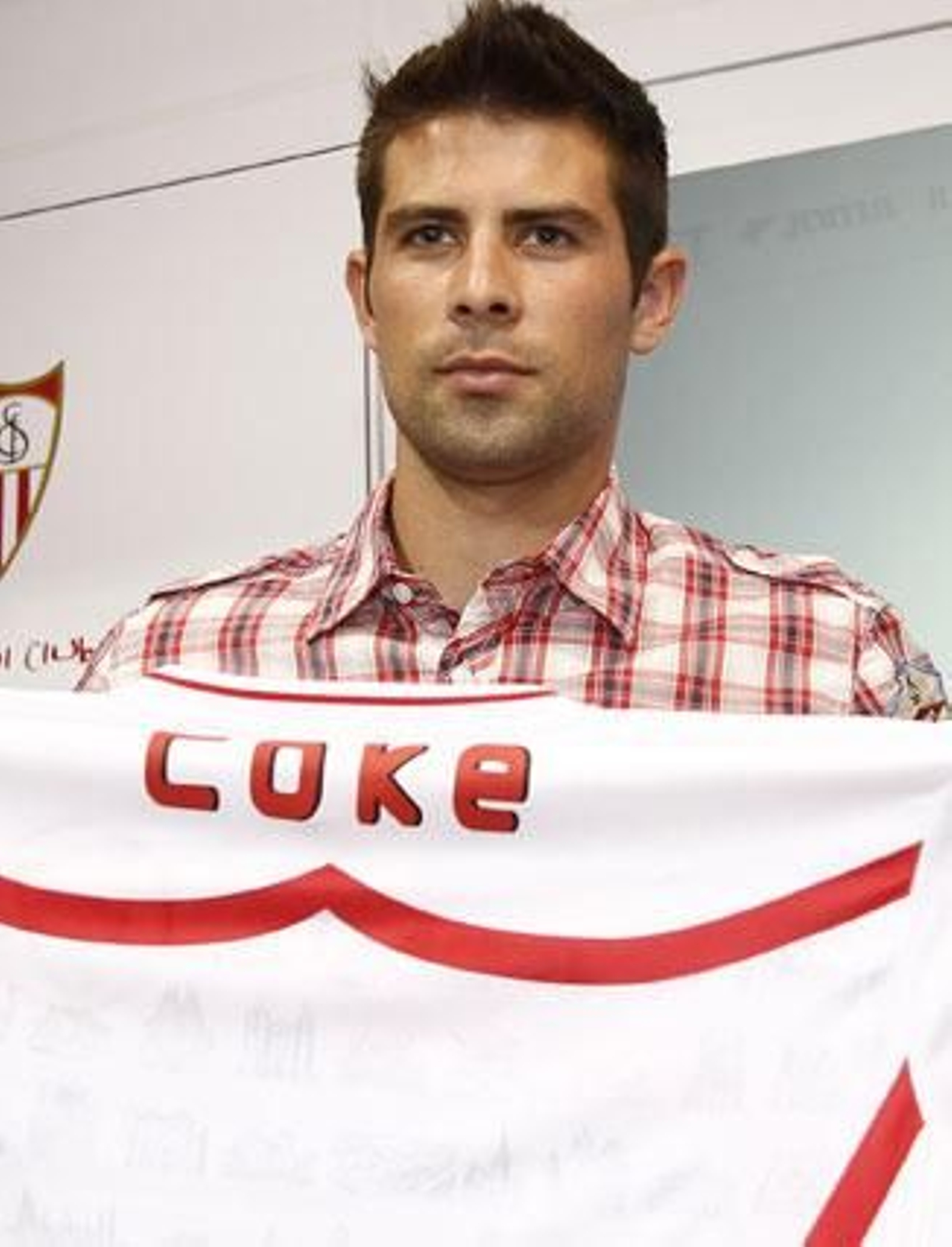 Coke, defensa
Edad: 28 años
Temp. en el club: 1ª
Goles en 10-11: 5
Contrato hasta: 2014