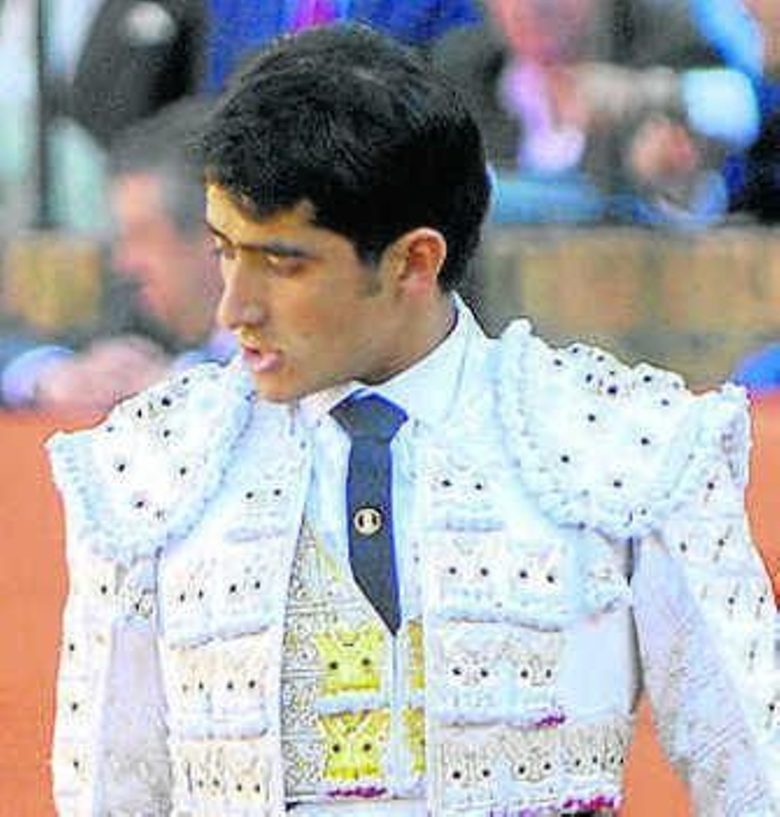 Adame, que estrena apoderados, nuevamente al quirófano