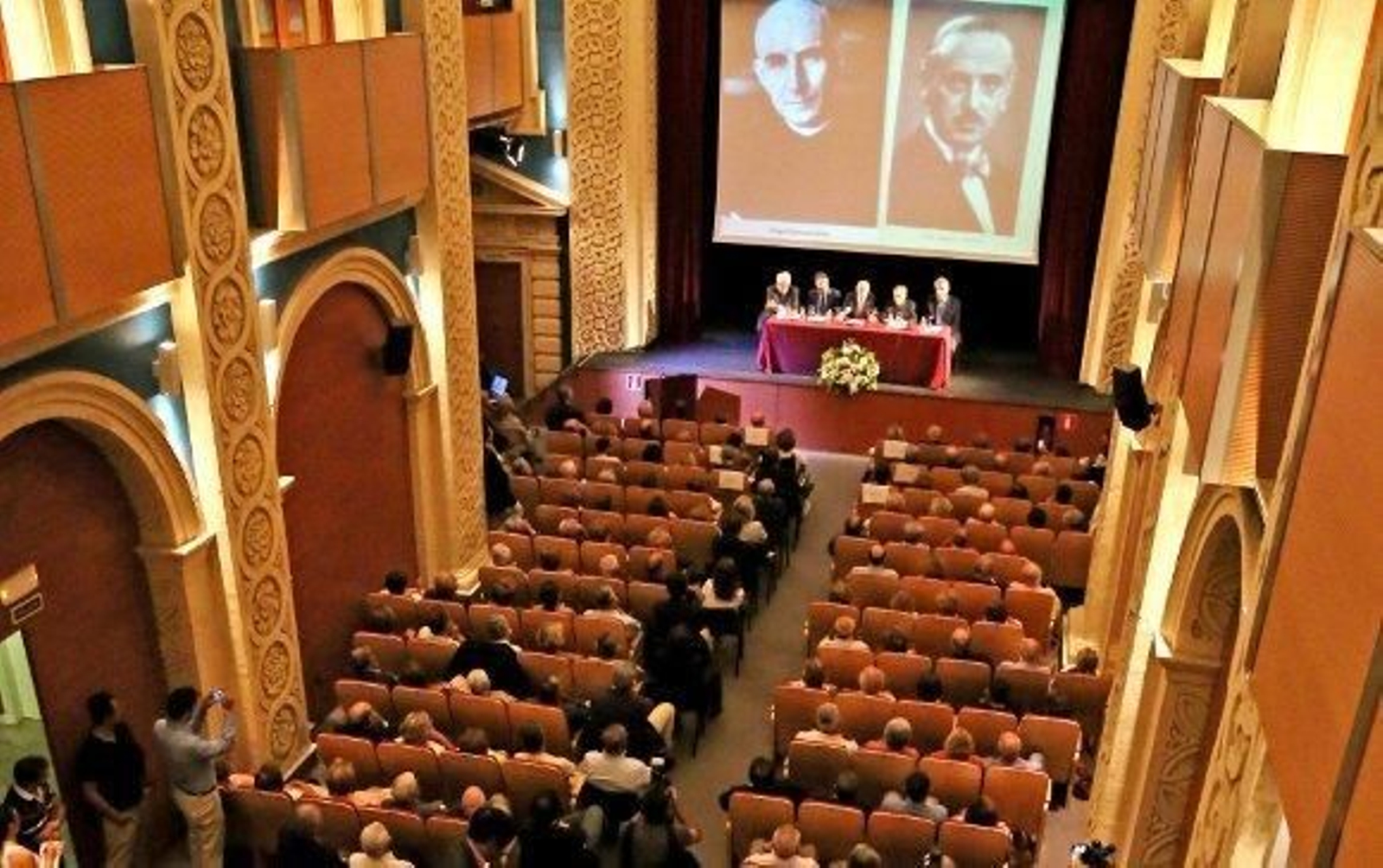 Homenaje a una "persona olvidada" que "llenó" un siglo de nuestra historia