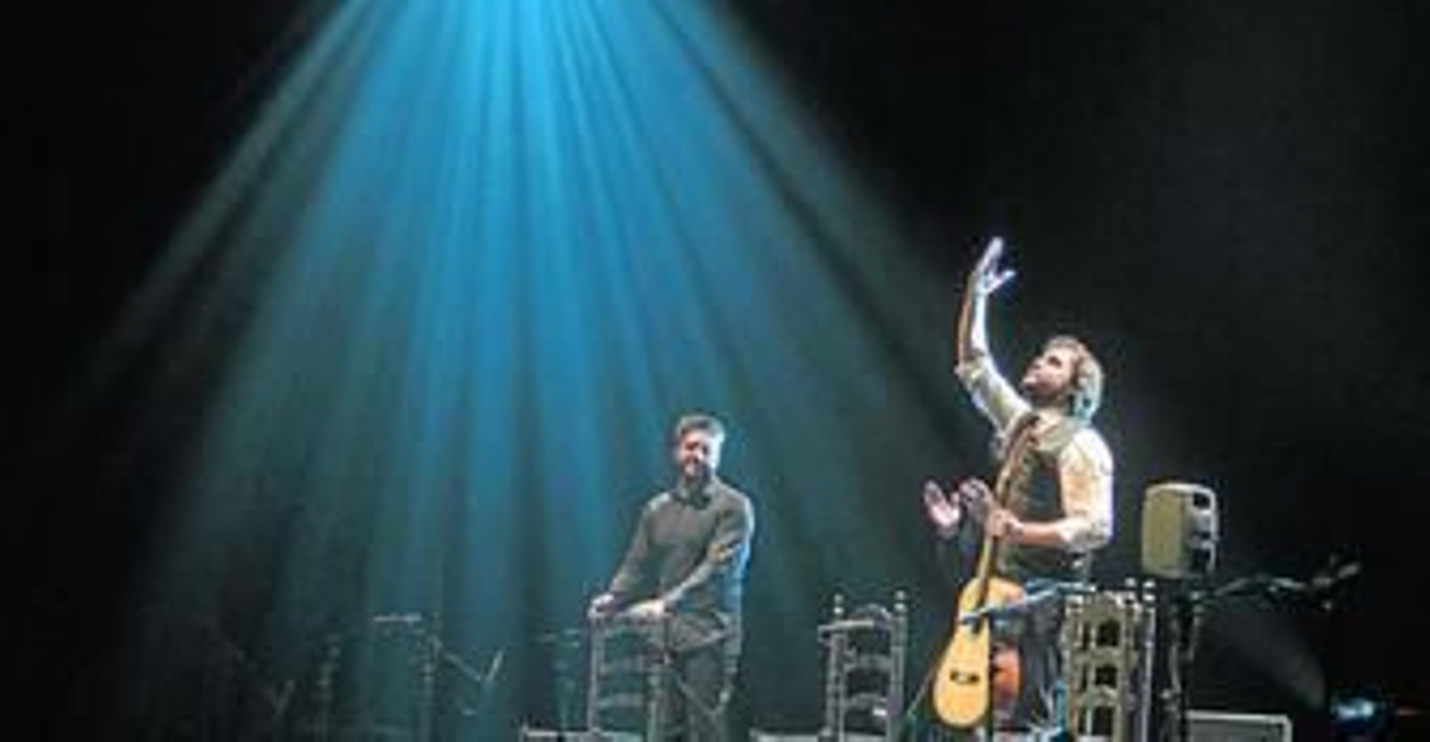 Dani de Morón hace un gesto al cielo en el concierto de homenaje ayer en Sevilla. Dani de Morón hace un gesto al cielo en el concierto de homenaje ayer en Sevilla.