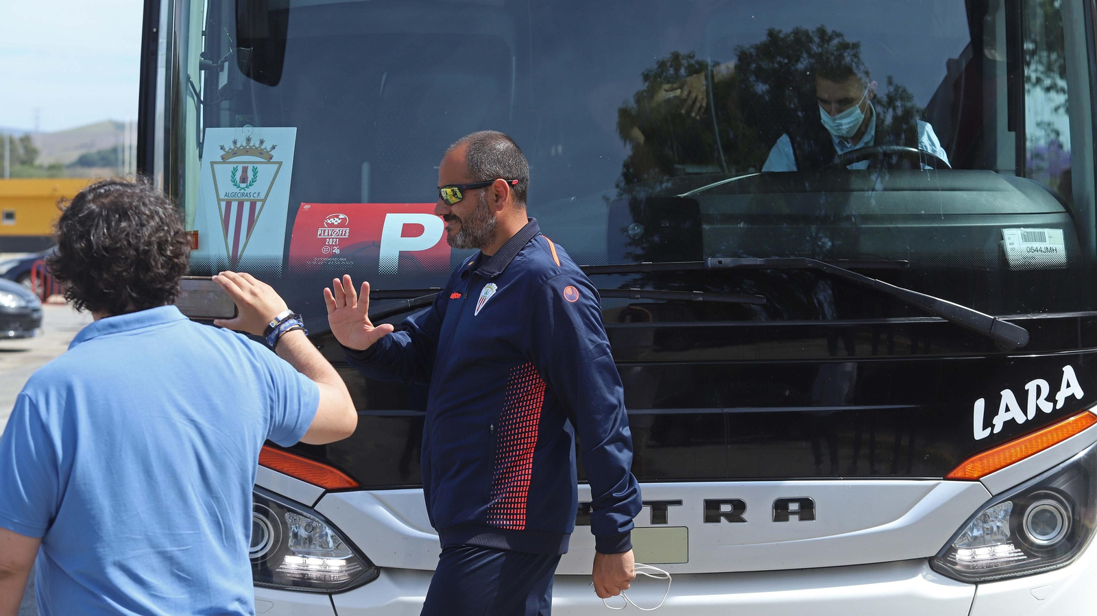 Fotos de la salida del Algeciras a la final del playoff de ascenso a Segunda