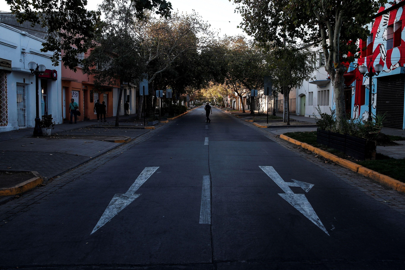 Argentina: avenidas y carreteras vacías