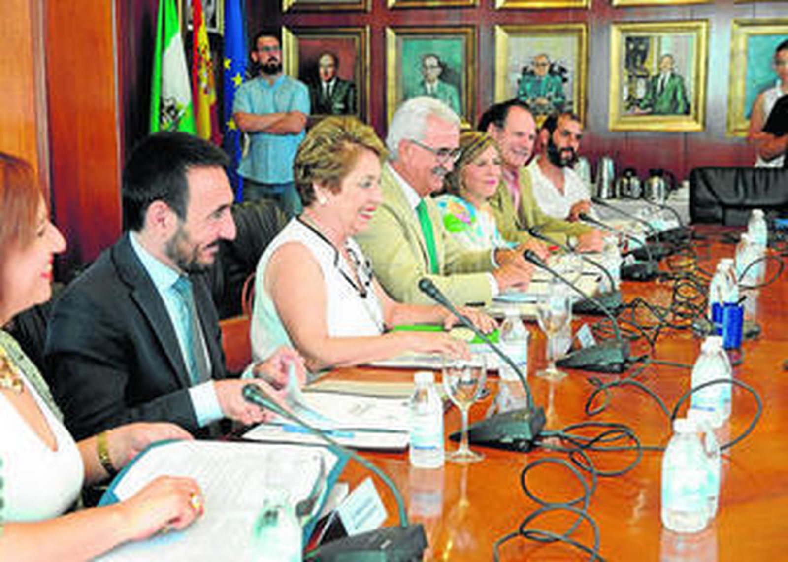 Imagen de la reunión de ayer del nuevo consejo rector de Las Aletas.