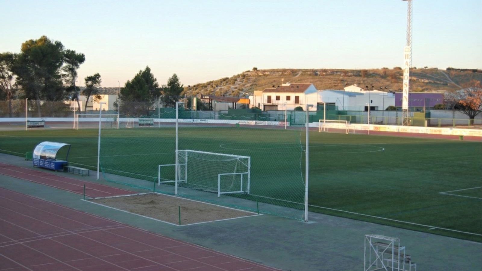 Campo de fútbol y pistas atletismo Baena.