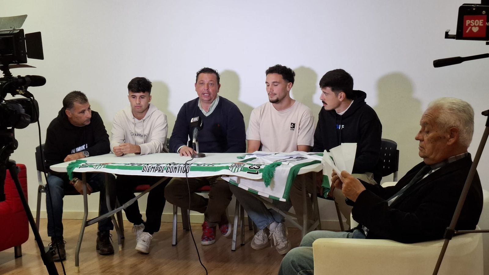 Bohórquez asistió a la rueda de prensa de la plantilla