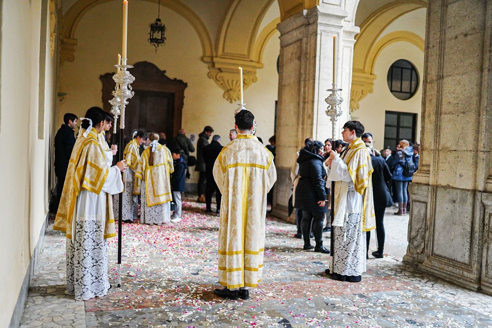 Así se ha vivido el Domingo de Resurrección en los templos en Granada