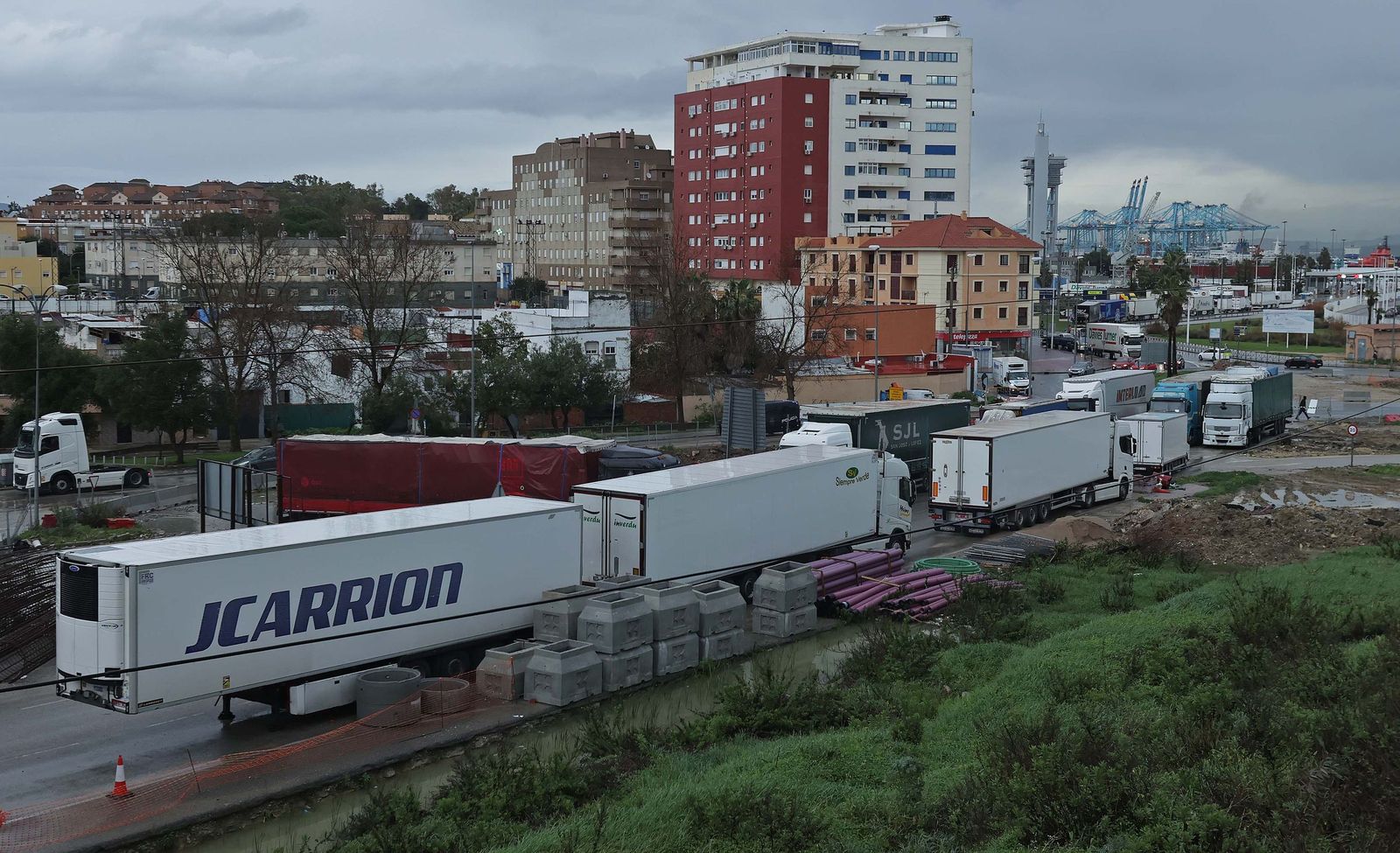 Fotos de los camiones retenidos en Algeciras