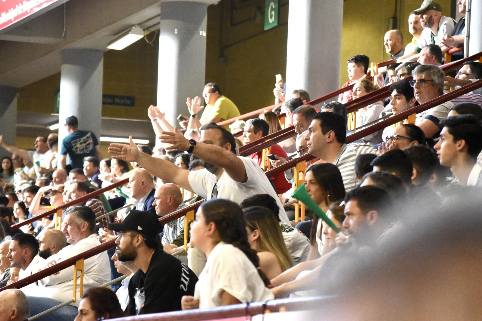 Las mejores fotos del ambiente en Vista Alegre para el Córdoba Futsal - Peñíscola