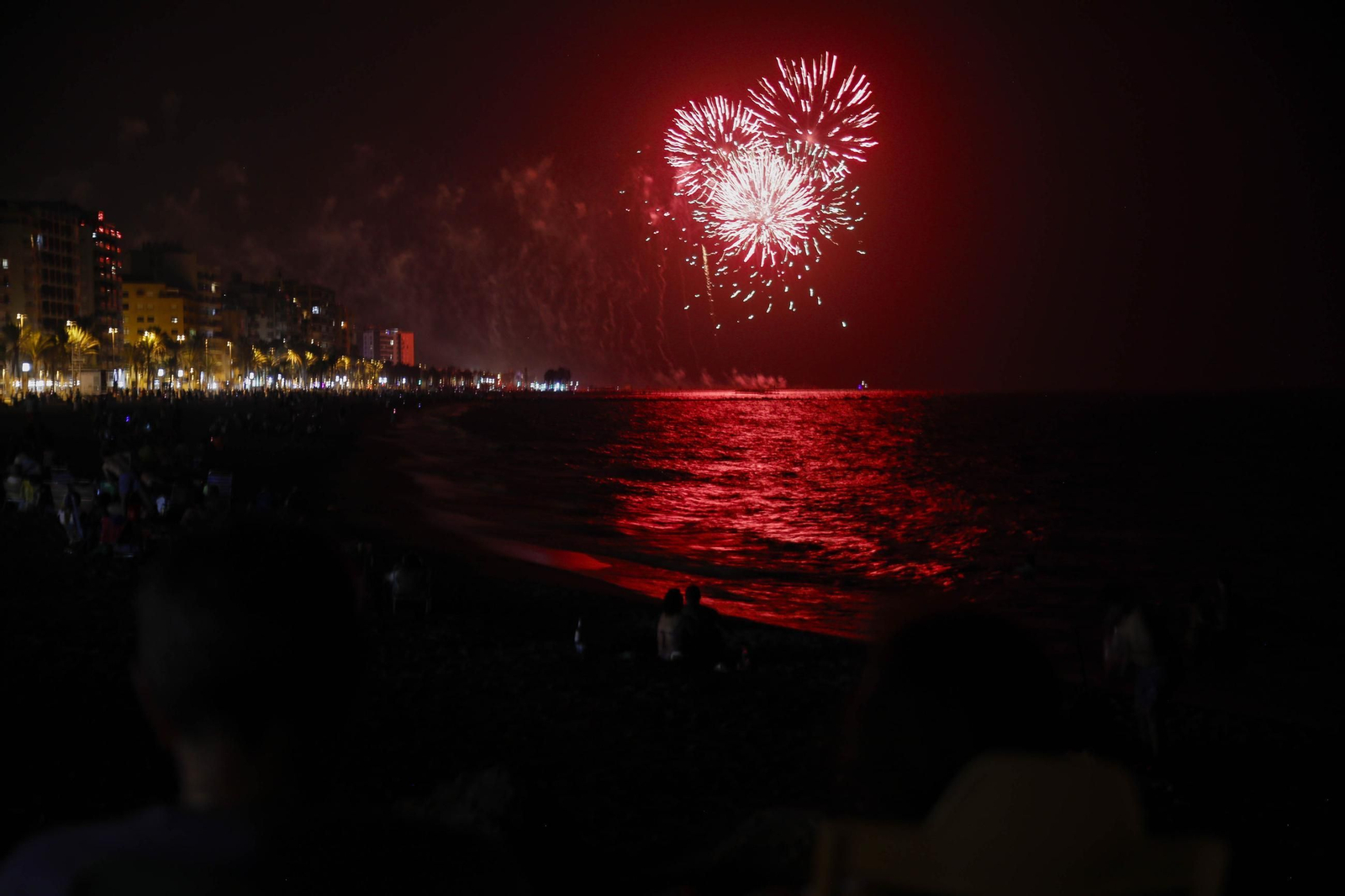 Las mejores imágenes de los fuegos artificiales de la feria de Almeria