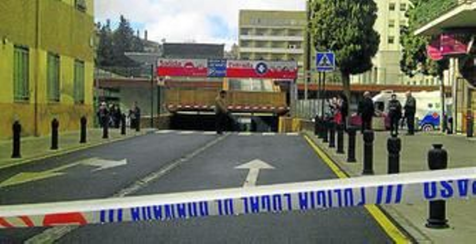 Imagen que presenta una de las entradas al nuevo aparcamiento subterráneo.