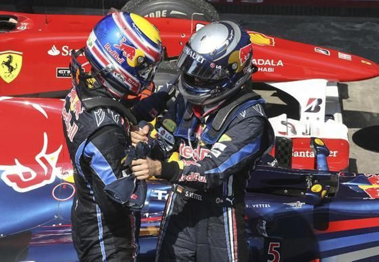 Vettel gana en Interlagos por delante de Webber y Alonso. / Reuters