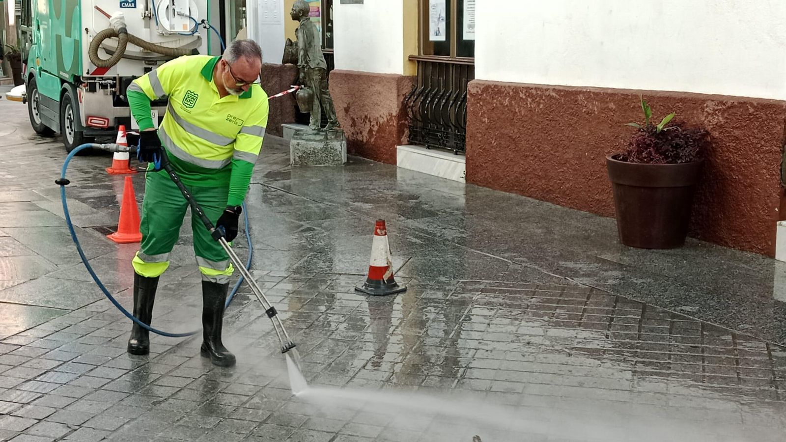 Retirada de la cera de la Semana Santa de las calles de San Fernando