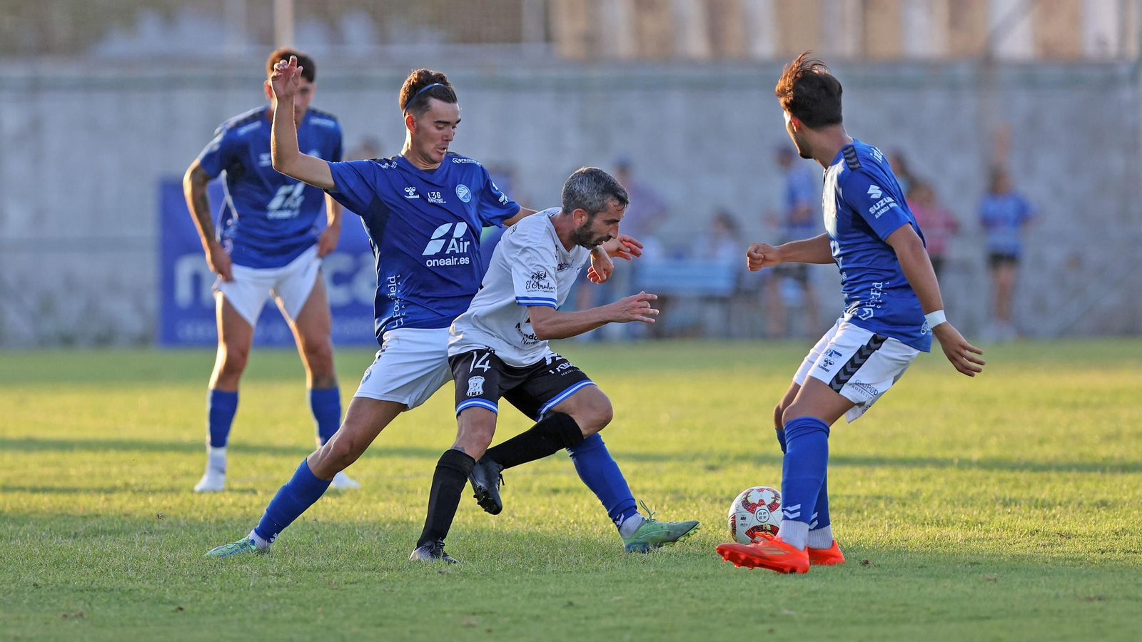 Imágenes del Trofeo de la Copa y la Venencia entre el Jerez Industrial y el Xerez DFC