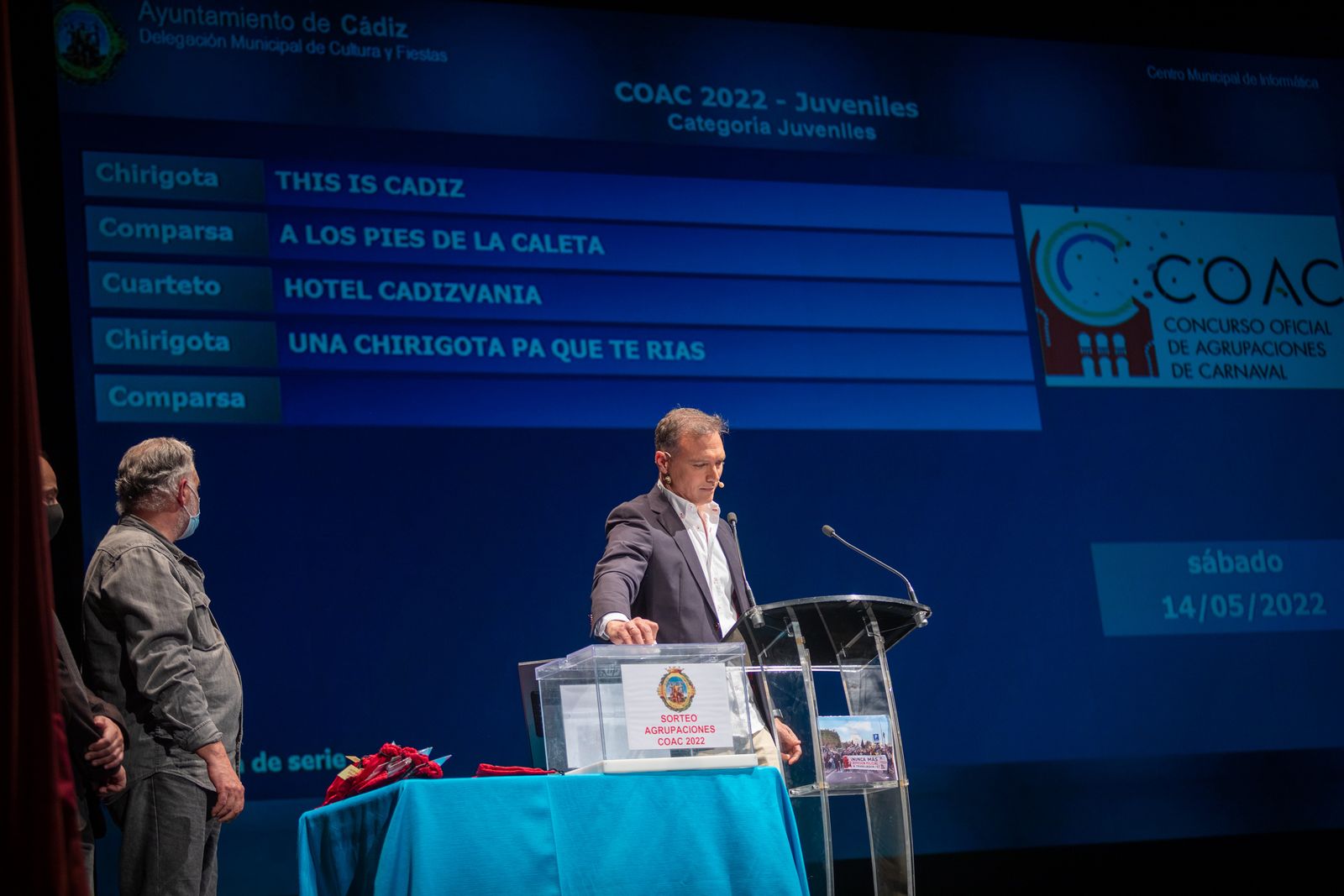 Imágenes de la entrega de los Antifaces de Oro y sorteo del COAC 2022