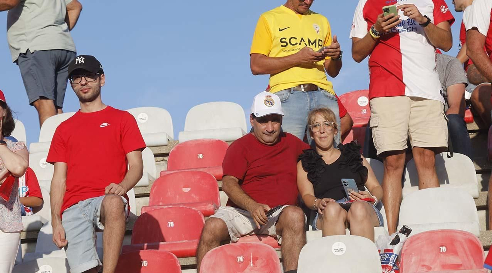 Búscate entre los aficionados del Algeciras CF - Sevilla Atlético en el Nuevo Mirador