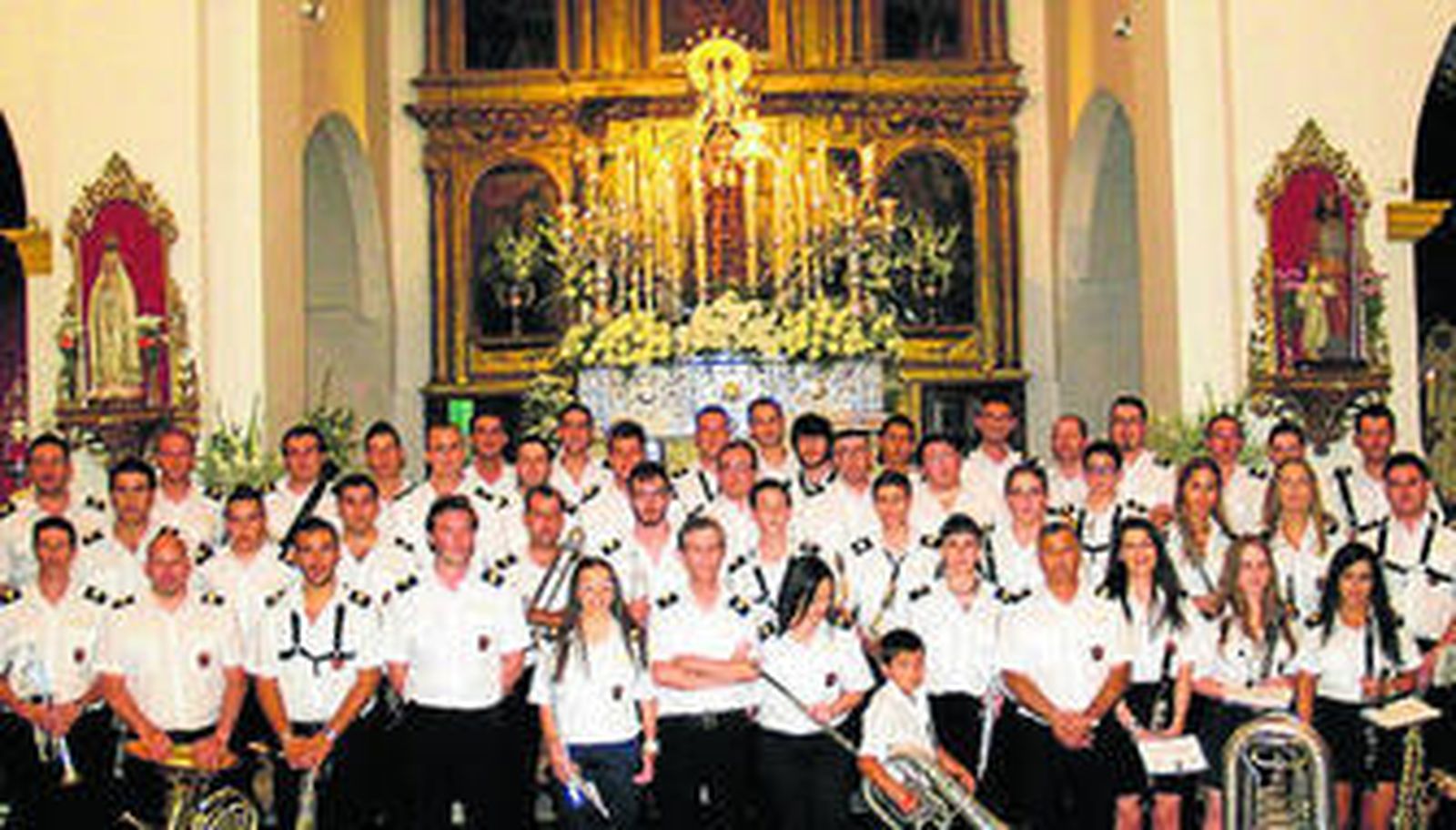 Los componentes actuales de la banda de música de Nuestra Señora del Carmen, de Prado del Rey.