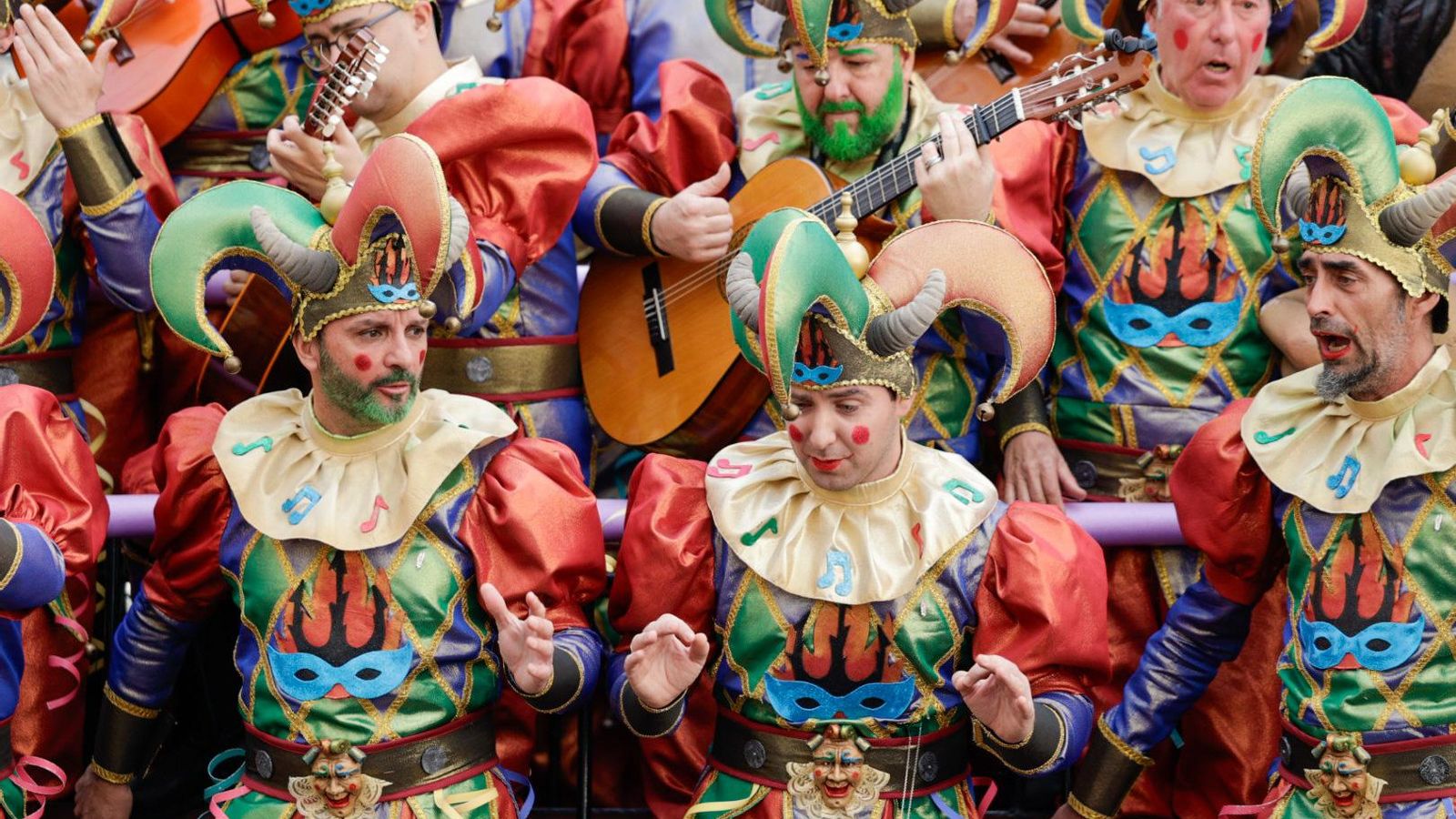 Las mejores imágenes del primer domingo de Carnaval de Cádiz