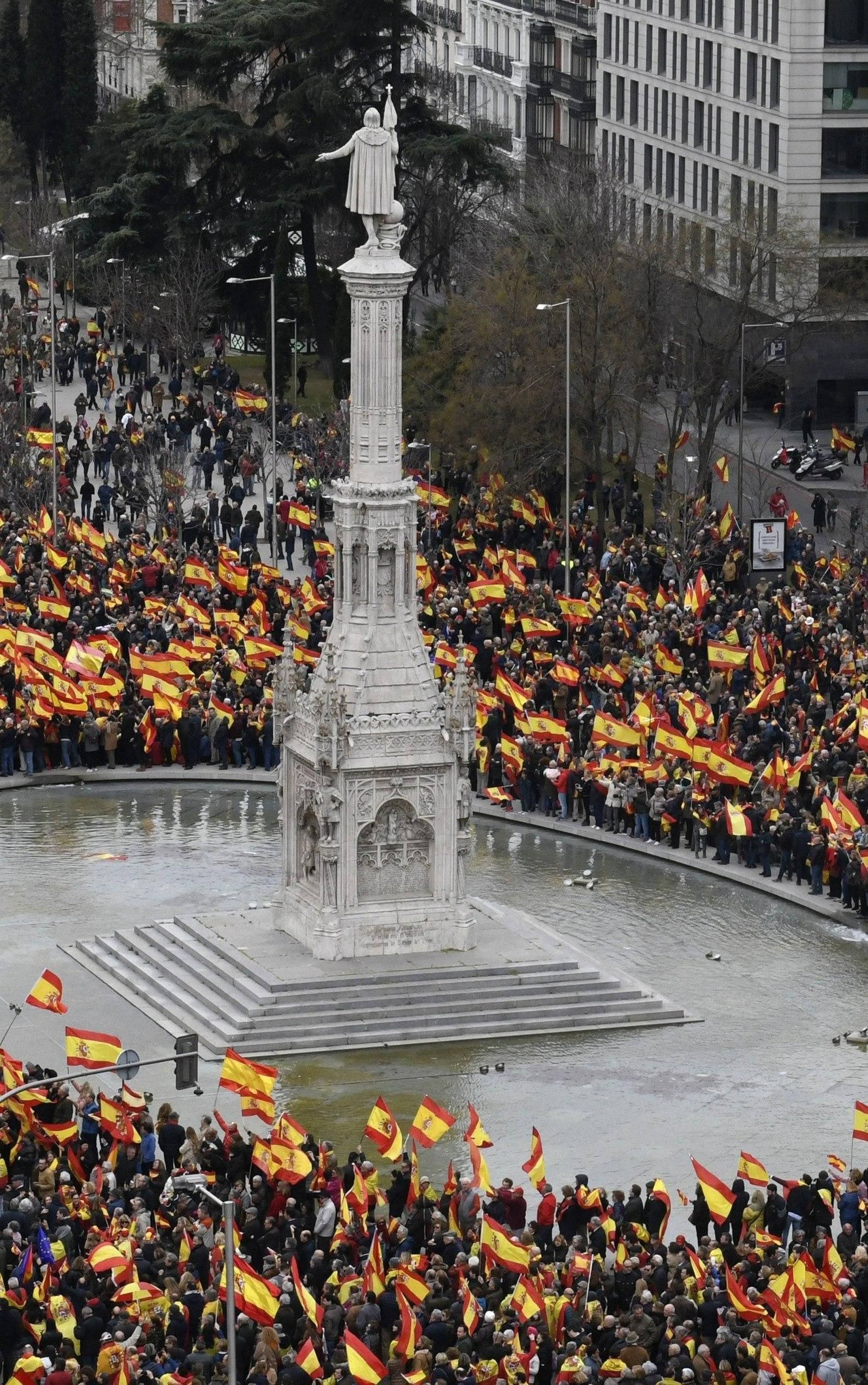 Las imágenes de la manifestación en Madrid de PP, Cs y Vox en contra del Gobierno