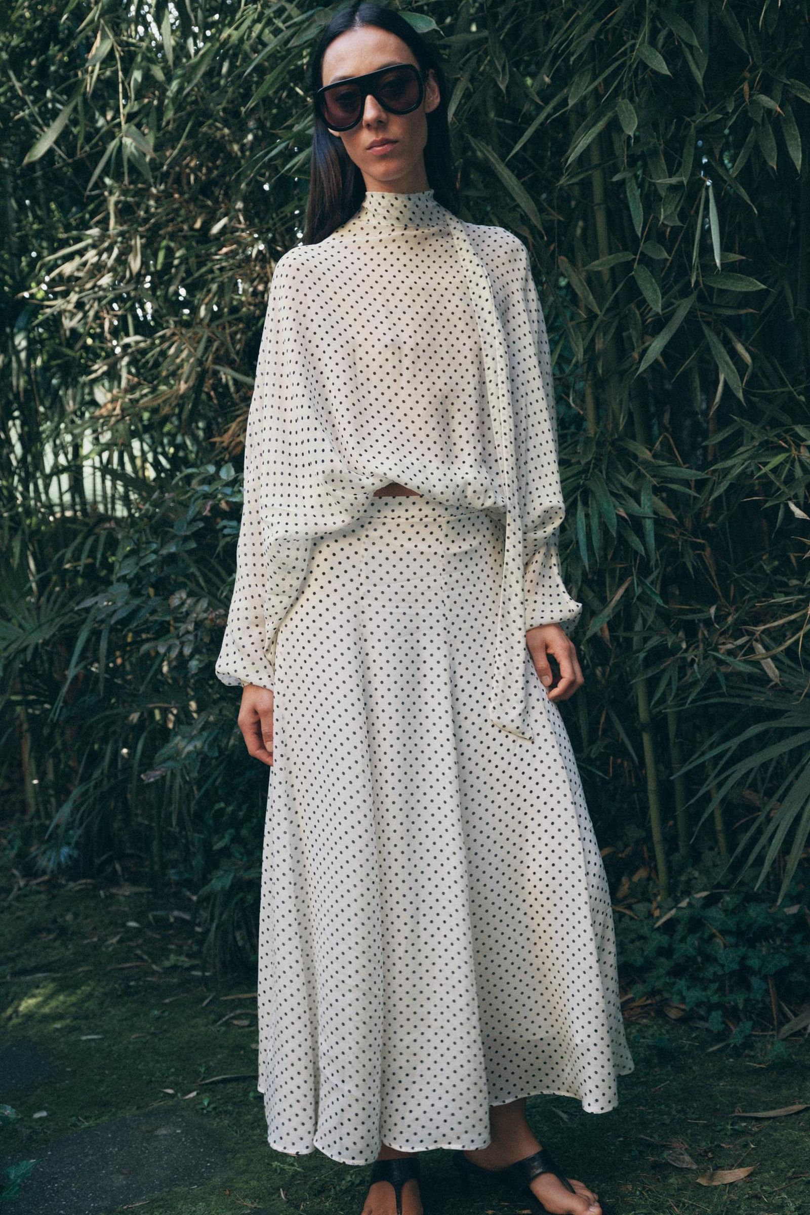 Falda de lunares vaporosa de Zara.