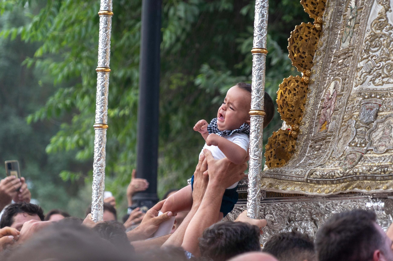 El Rocío 2025: La procesión de la Virgen del Rocío el lunes de Pentecostés en imágenes