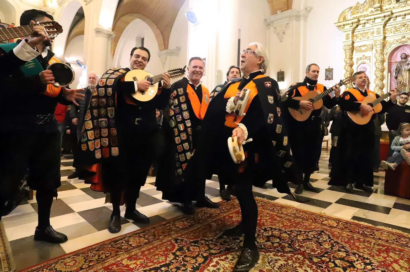 Imágenes de la tuna cantando a la Inmaculada Concepción Imágenes de la tuna cantando a la Inmaculada Concepción