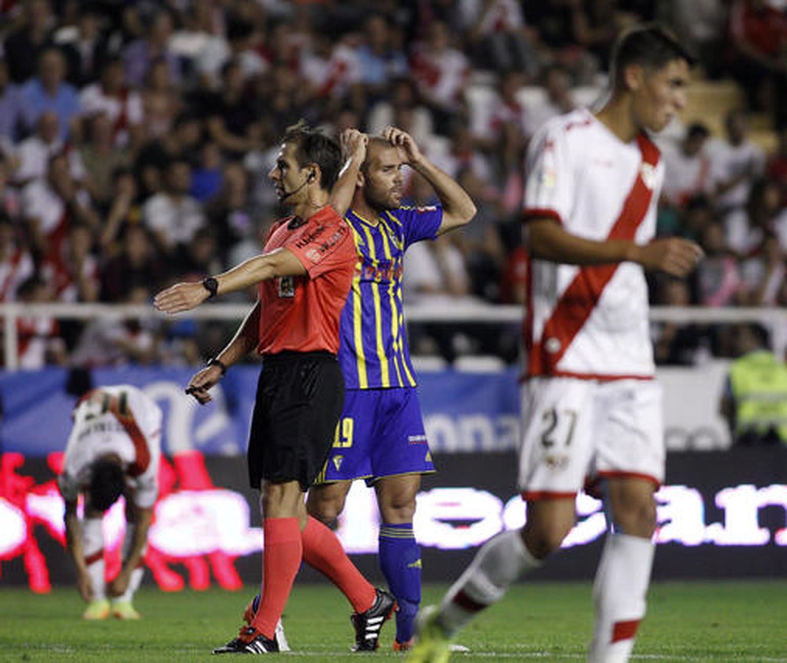 El Cádiz, sin intensidad ni ideas, ofrece una penosa imagen en Vallecas (3-0)

Foto: LOF