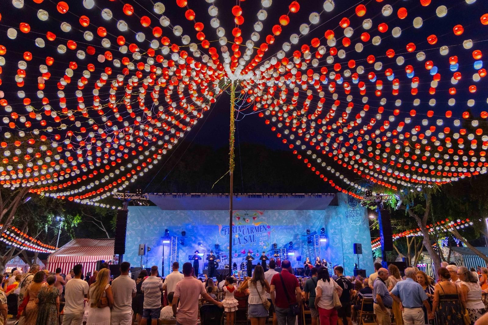 Las imágenes de la segunda noche de la Feria del Carmen y de la Sal 2025 en San Fernando