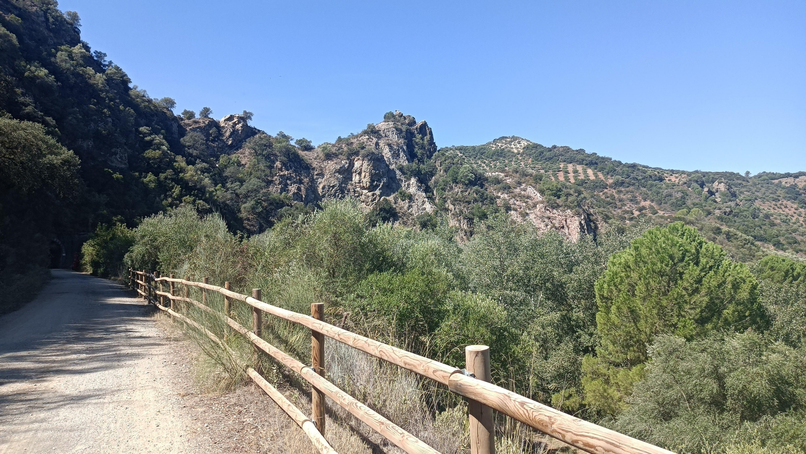 Las bellas formaciones rocosas durante el recorrido.