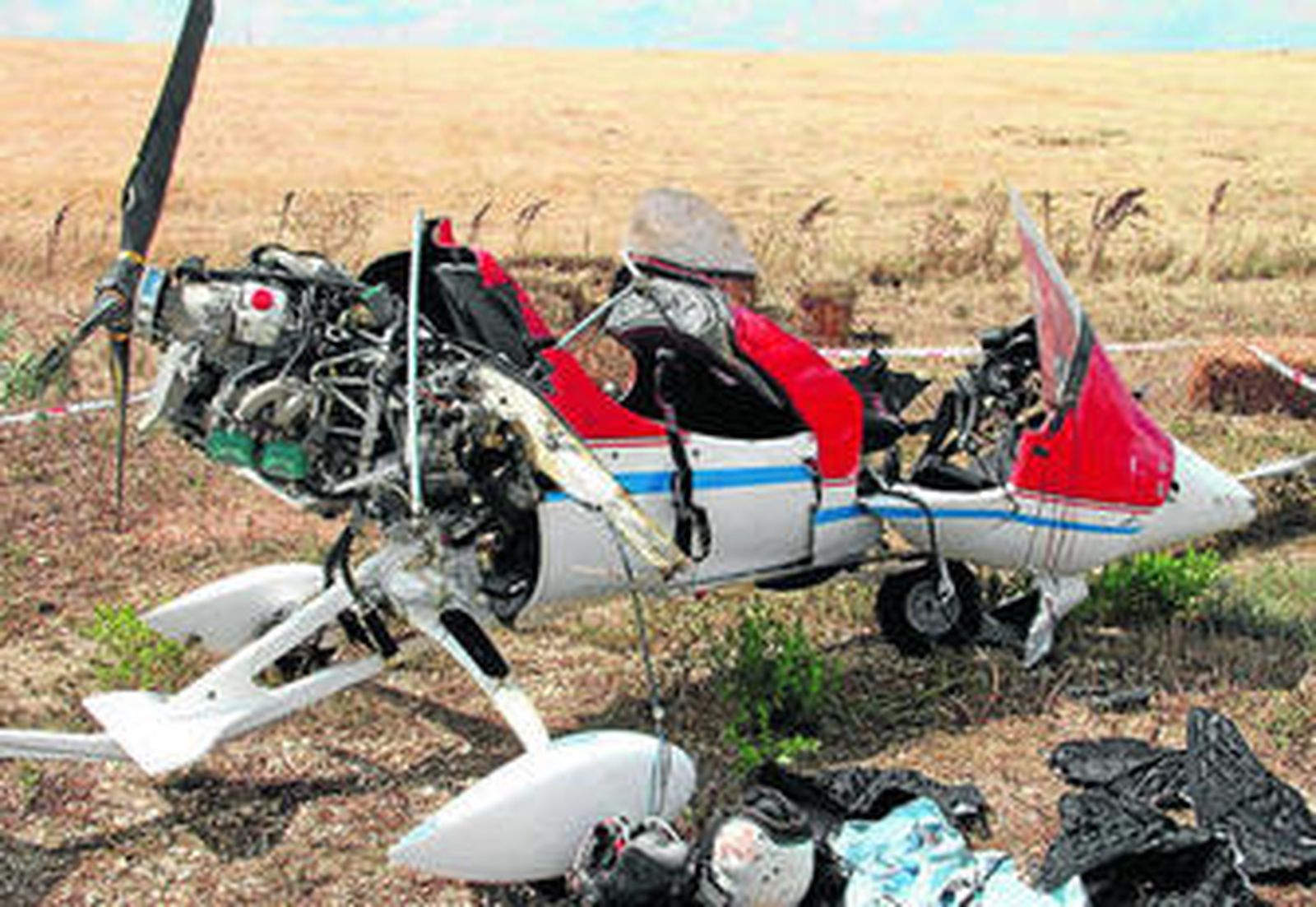 Estado en que quedó el autogiro accidentado en al mañana de ayer.