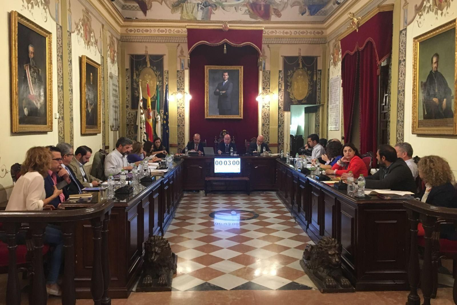 Sesión plenaria celebrada en el Ayuntamiento de Antequera.
