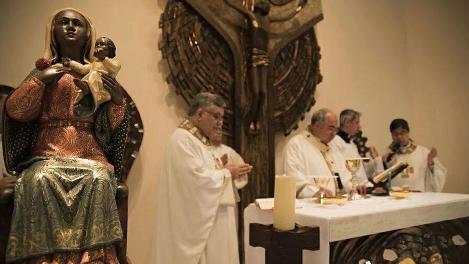 Bendición de una réplica de la Virgen de la Cabeza en Brasil.