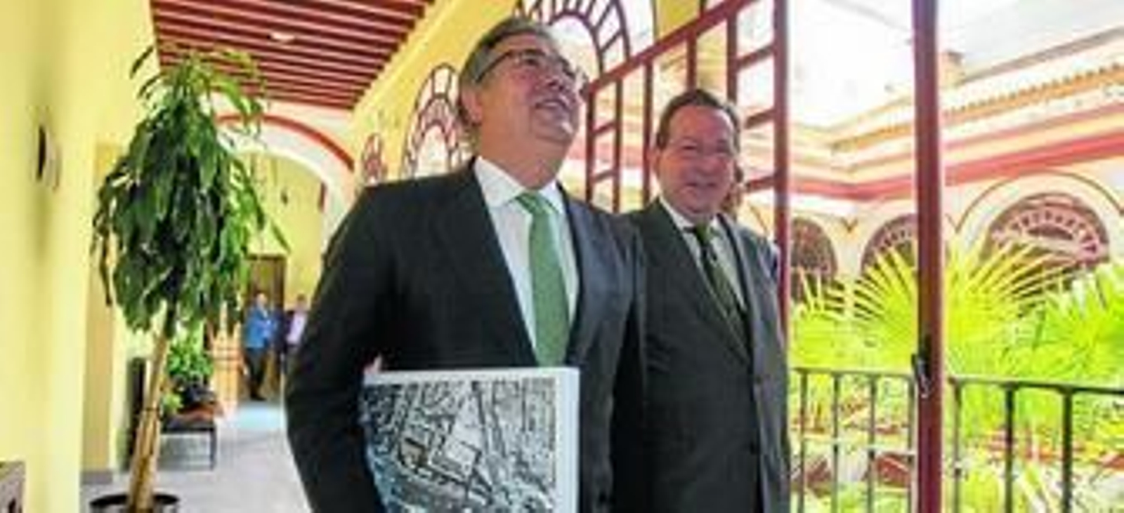 Emilio de Llera y Juan Ignacio Zoido cuando se reunieron para hablar del proyecto, en junio de 2013.