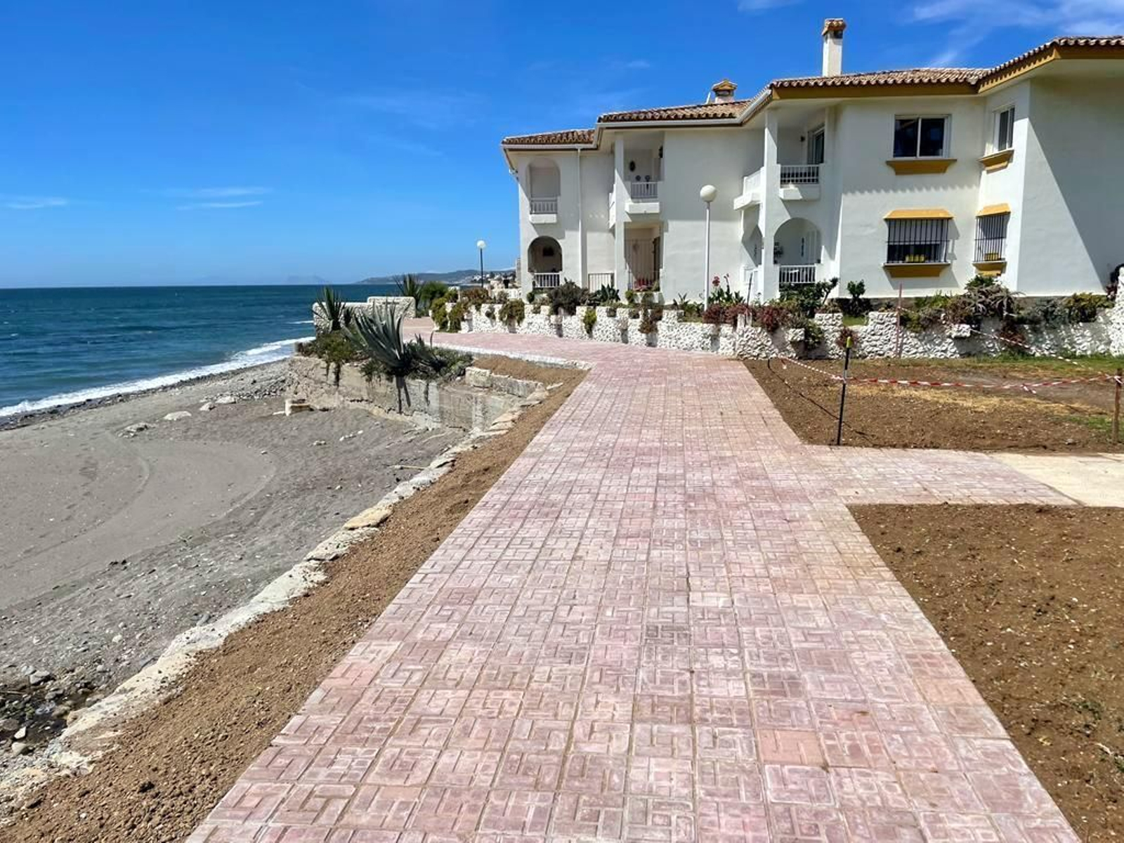 El tramo de paseo marítimo  reparado en Arena Beach, en Estepona.