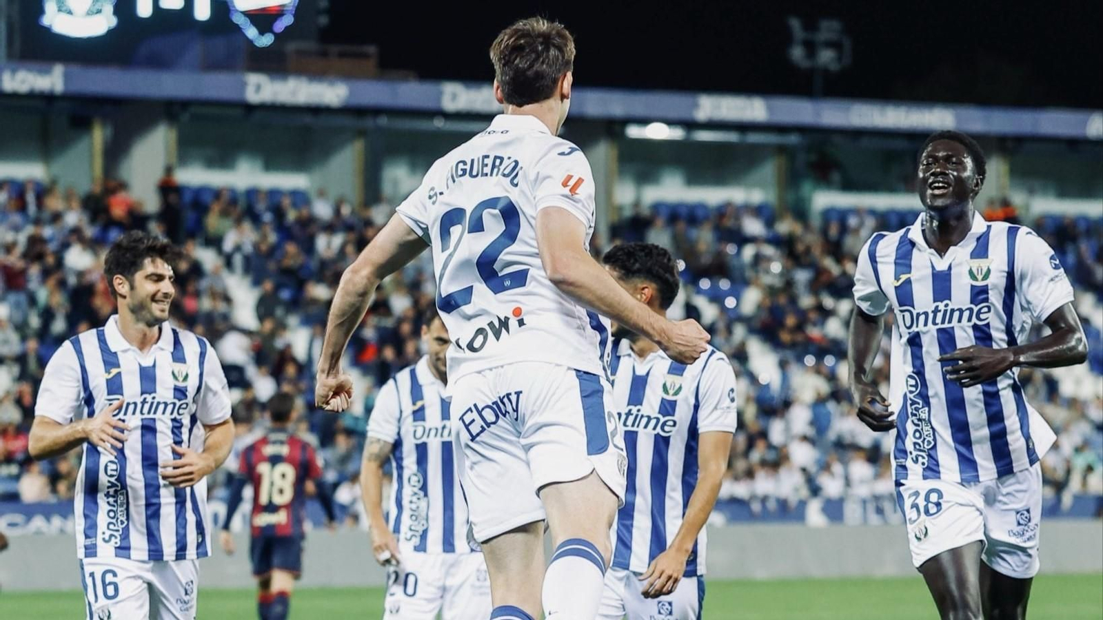 Los jugadores del Leganés celebran un gol en Butarque.