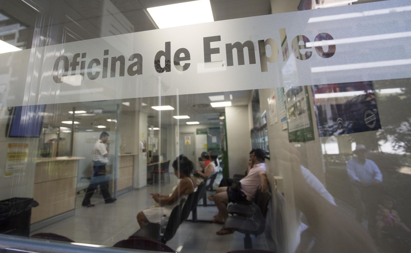 Empleo en Andalucía: el SAE activa un nuevo teléfono de atención, ¡ellos te llaman!