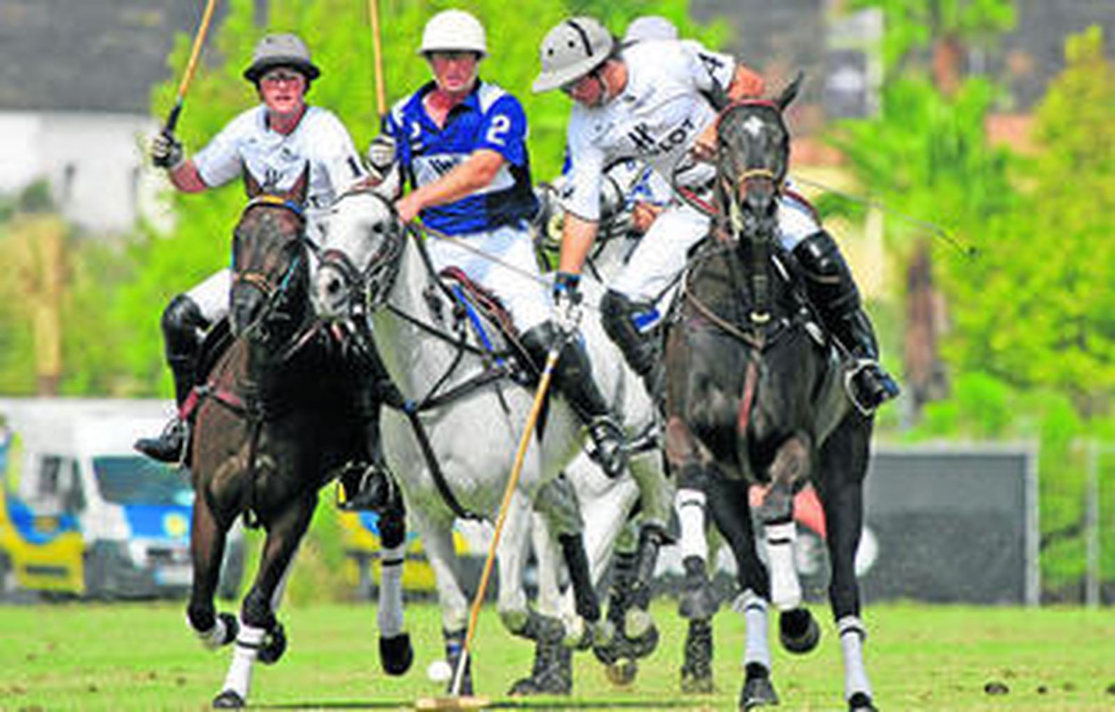 Una pugna del duelo entre Ayala y Dos Lunas Hublot.