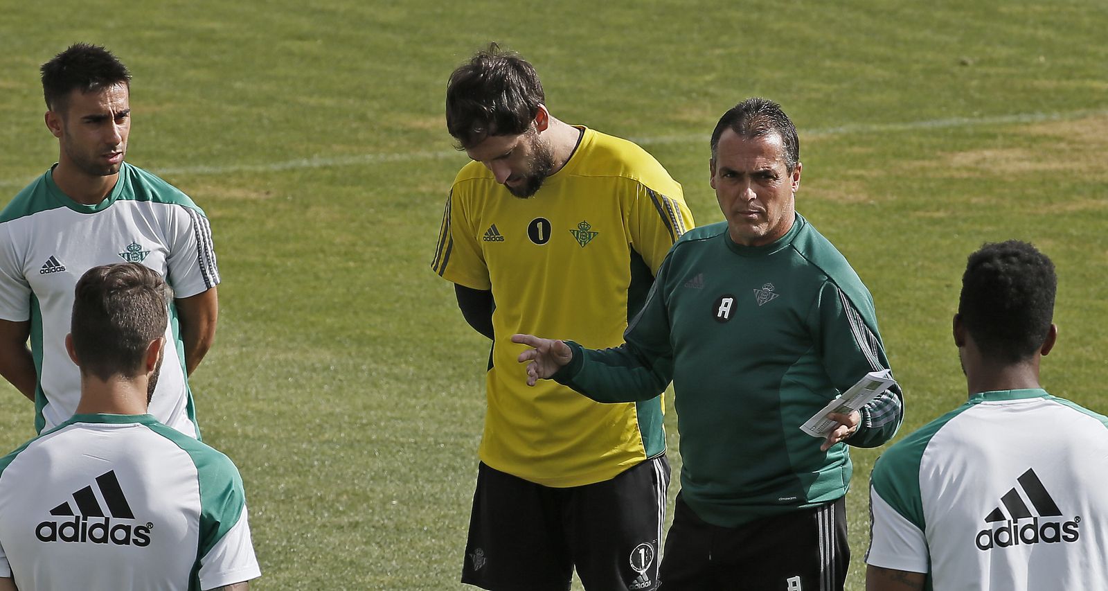 Alexis, con Dani Giménez a su lado y Donk enfrente, en un entrenamiento.