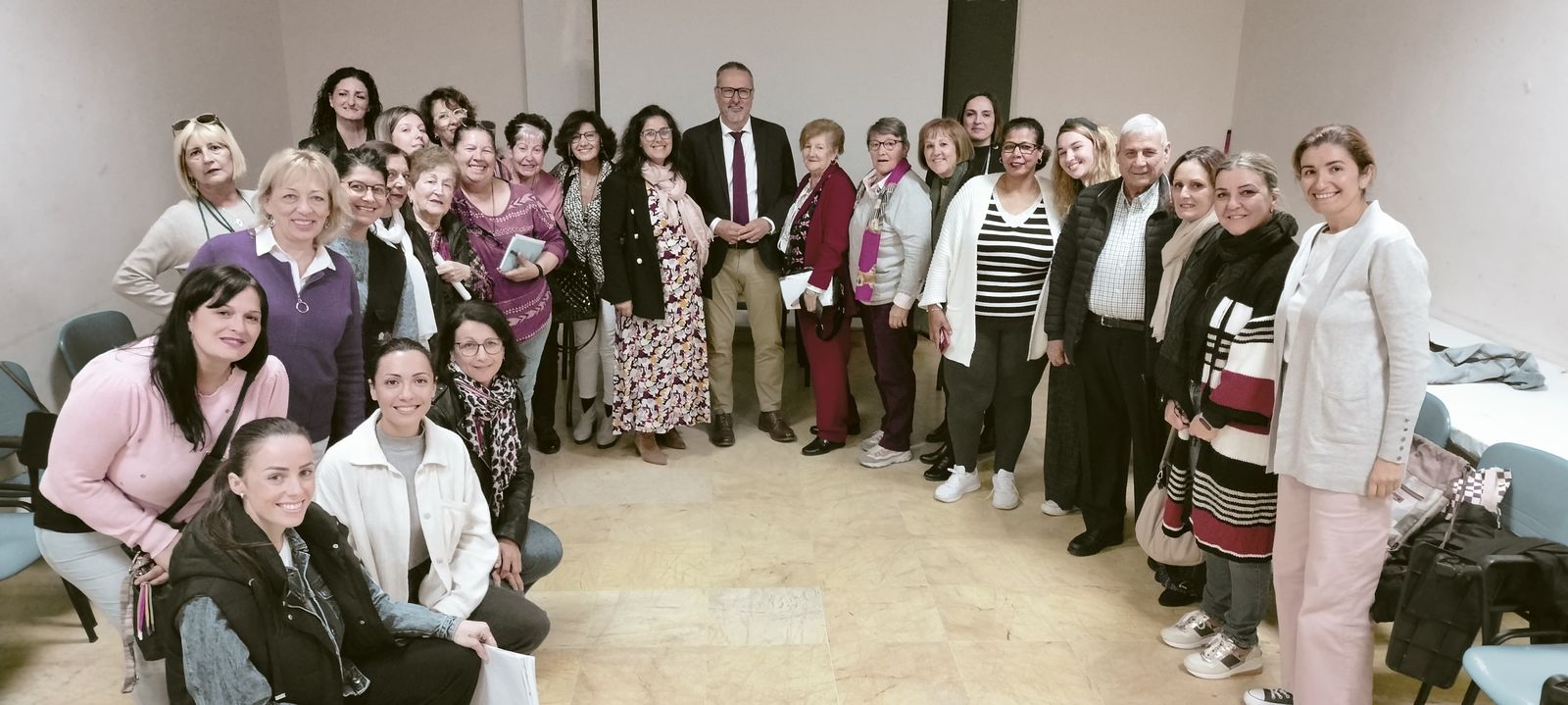 Foto grupal del Consejo Local de la Mujer