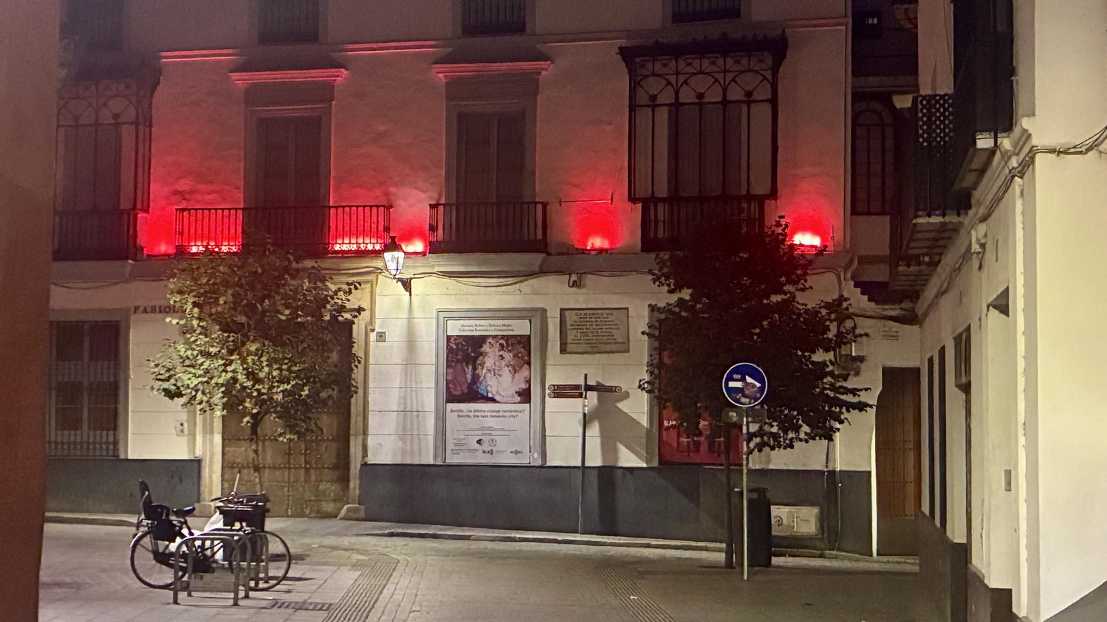 La iluminación nocturna de la Casa Fabiola.