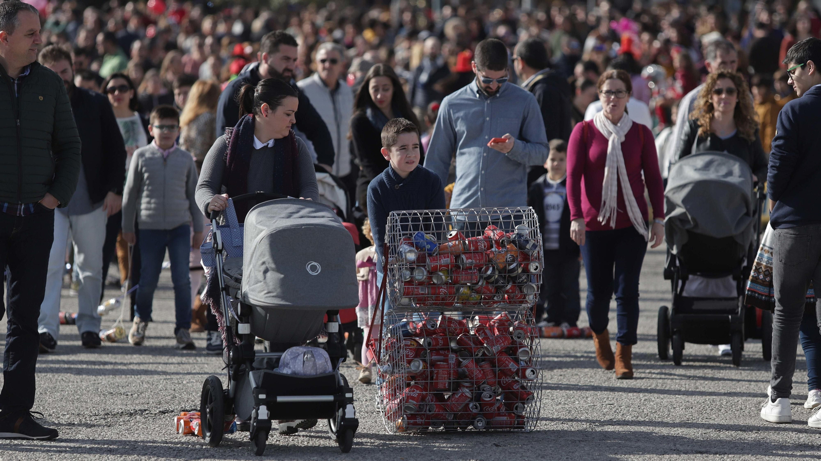 Imágenes del arrastre de latas en Algeciras