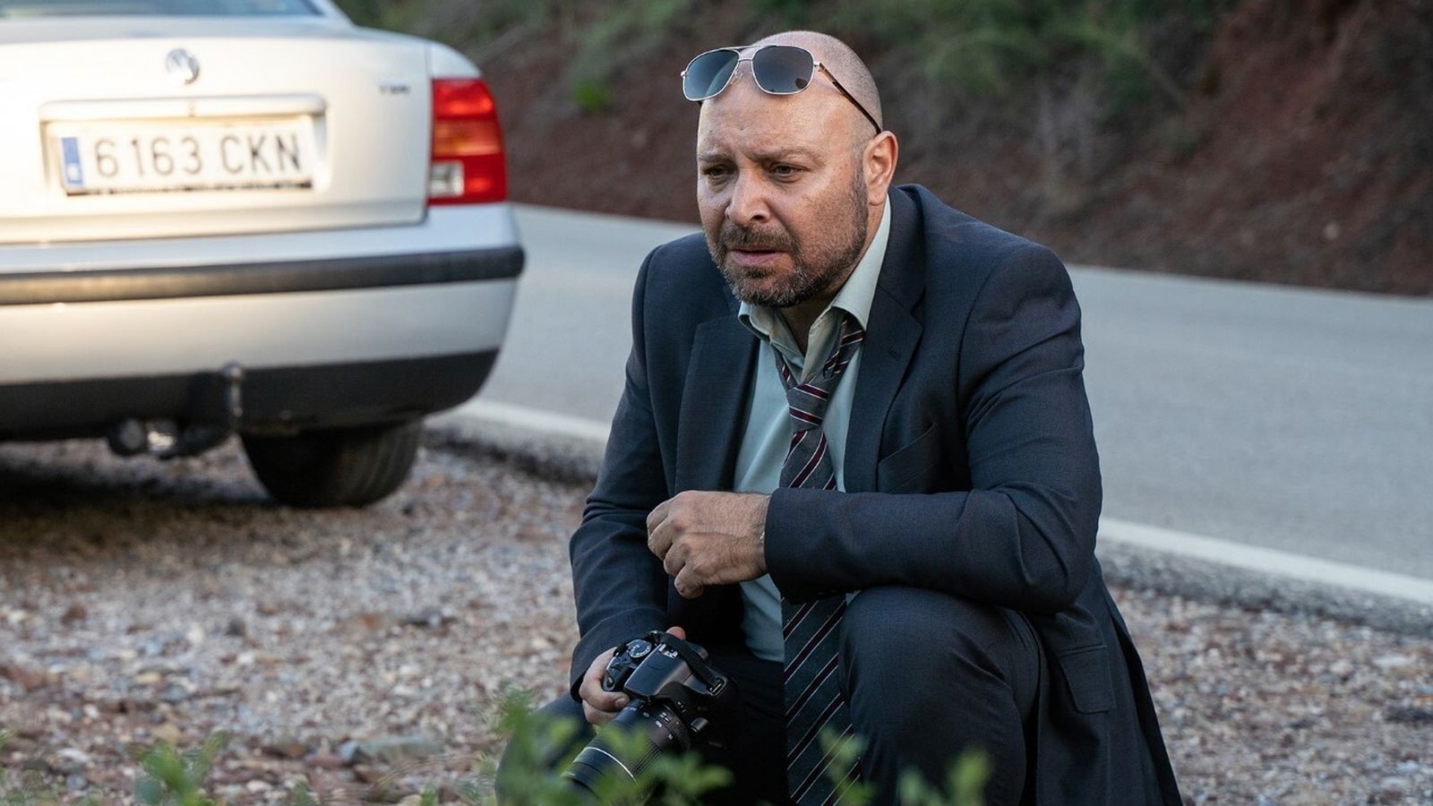 Vicente Romero como el ex policía Quino