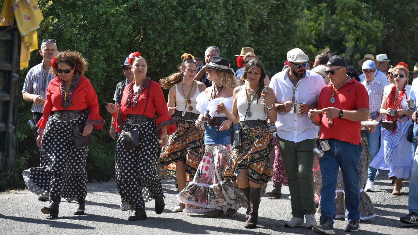 Un grupo de romeros durante el camino, este sábado.