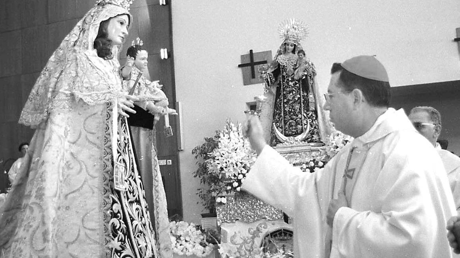 Juan del Río, durante la bendición de la nueva imagen de la Virgen del Carmen, en 2002.