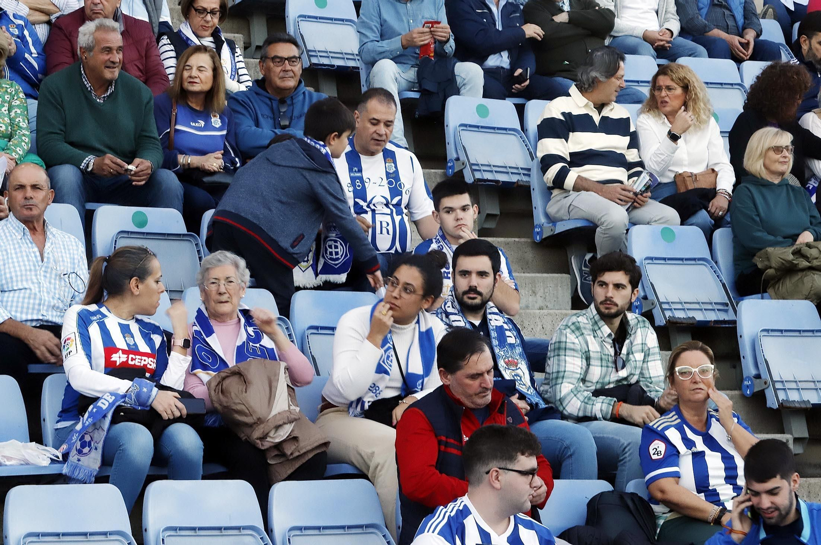 Gran ambiente en las gradas del Nuevo Colombino para el Recre-At Sanluqueño, en imágenes