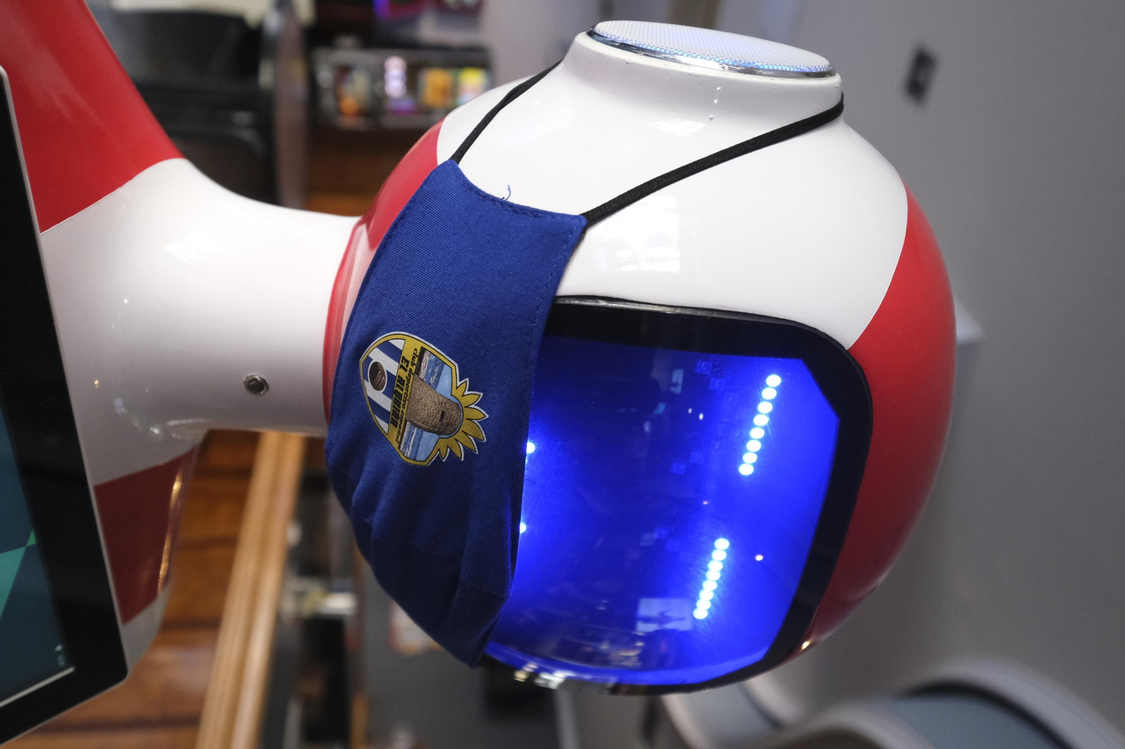 Fotogalería de Herbelita, la robot camarera de El Alquián.