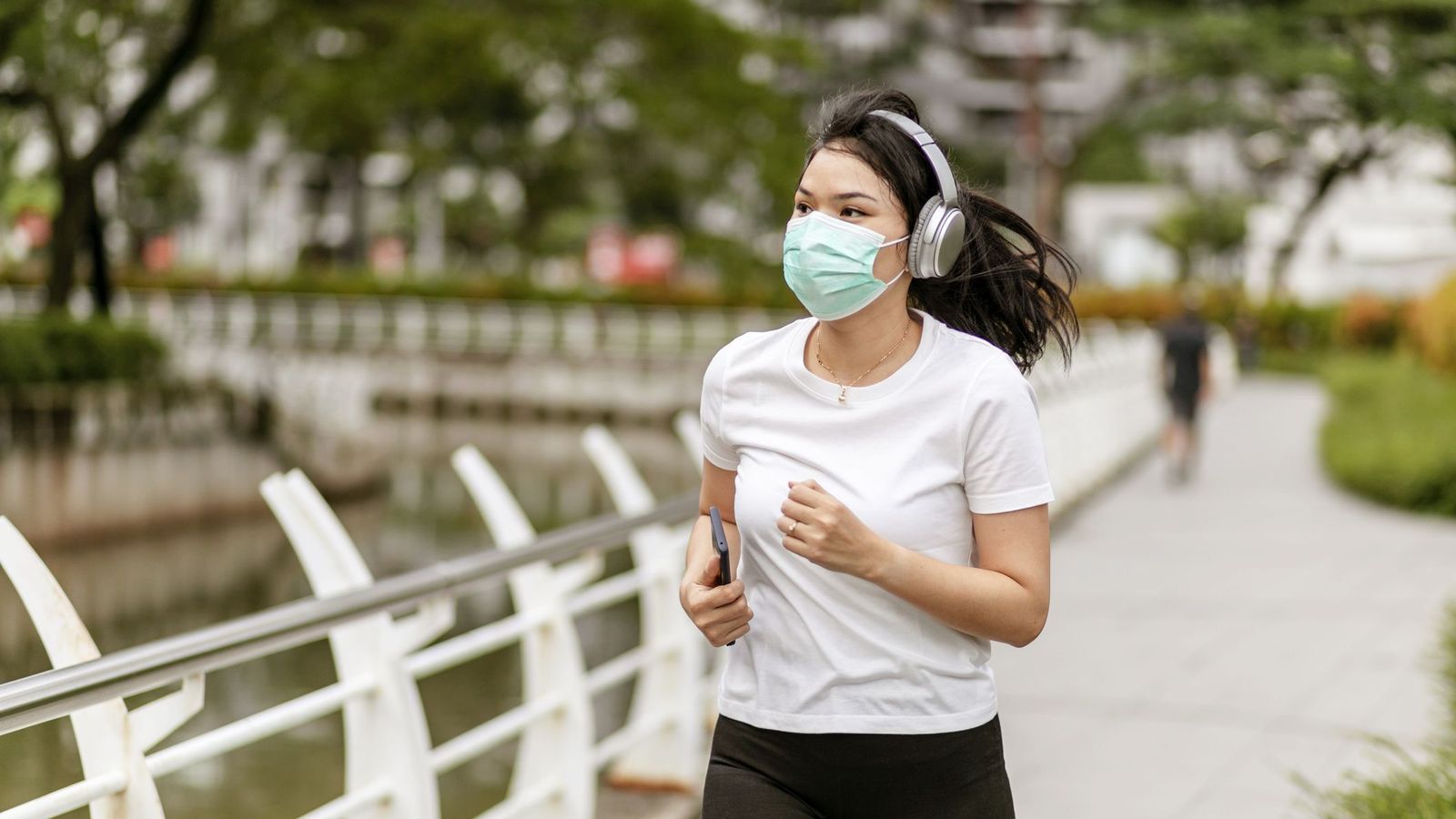 La mascarilla será un complemento deportivo más.