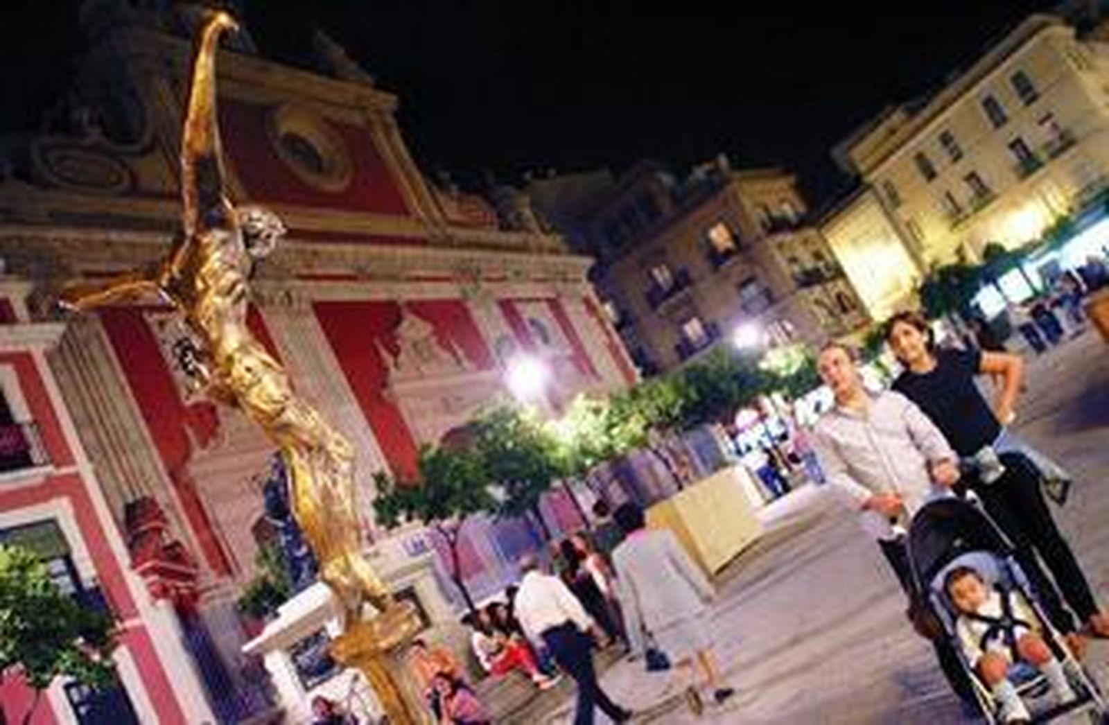 Obras de Dalí en la Plaza del Salvador